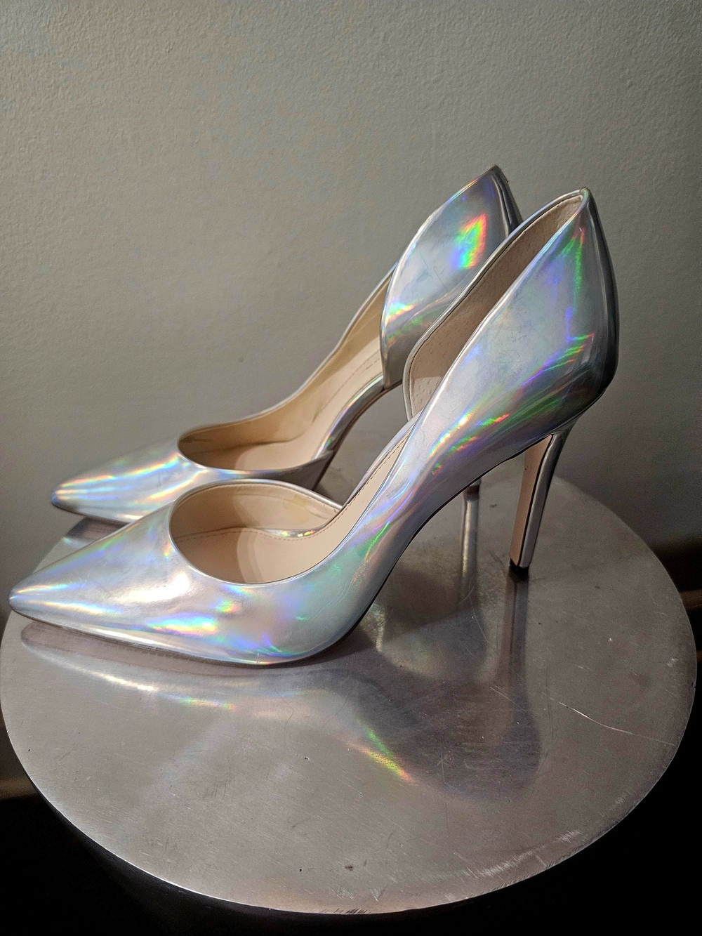 Jessica Simpson Silver Holographic Pointed-Toe Pumps Size 11 - Picture 7 of 7
